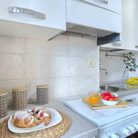 Romeway - Metro & Parking Apartment